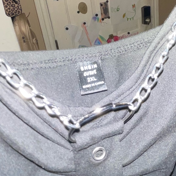 Chain detail top. - Picture 2 of 4